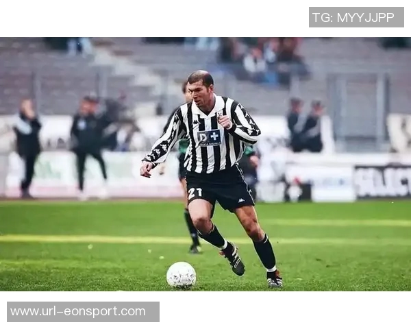 齐达内谈完美球员标准强调左右脚视野头球能力与C罗大罗进球天赋