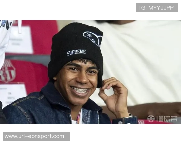 前女友与亚马尔分手后被拍到与知名博主共度派对时光