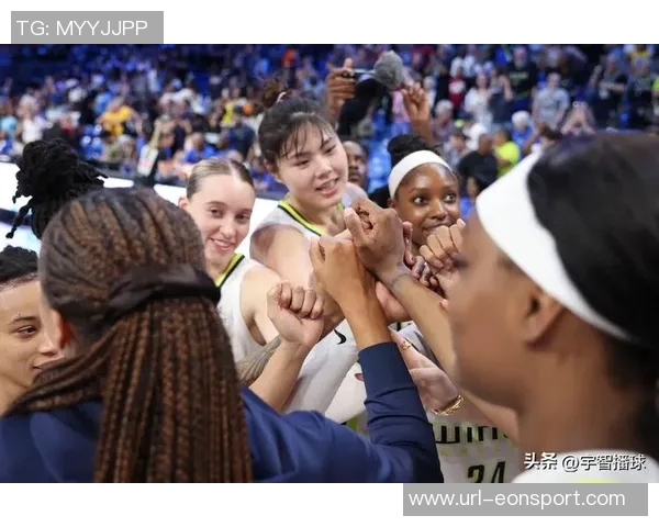 佩奇携女友与队友重返母校共同庆祝NCAA冠军戒指荣耀时刻