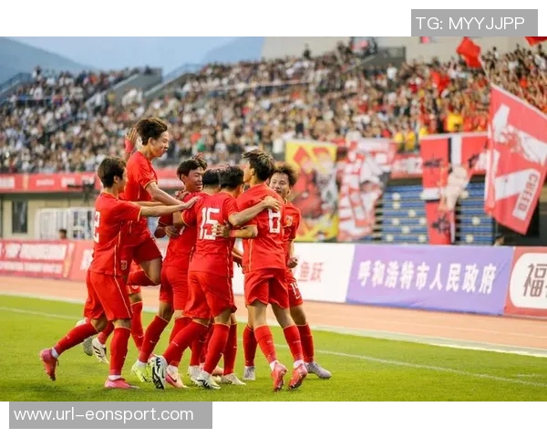 U16国足角球混战进球被判无效裁判未响哨引发争议