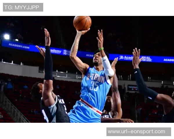 迈尔斯布里奇斯全场表现抢眼18投11中斩获26分14篮板正负值高达19